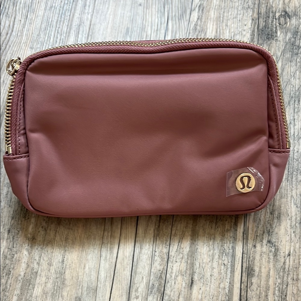 Lululemon everywhere belt bag